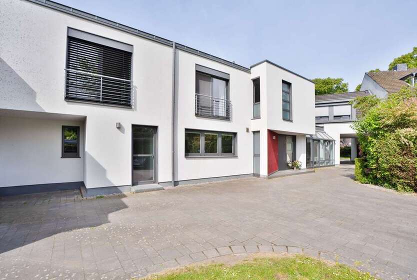 Haus zum Kaufen in Krefeld 975.000 € 248.63 m²