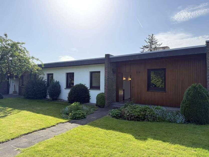 Haus zum Kaufen in Krefeld Benrad 450.000 € 143.31 m²