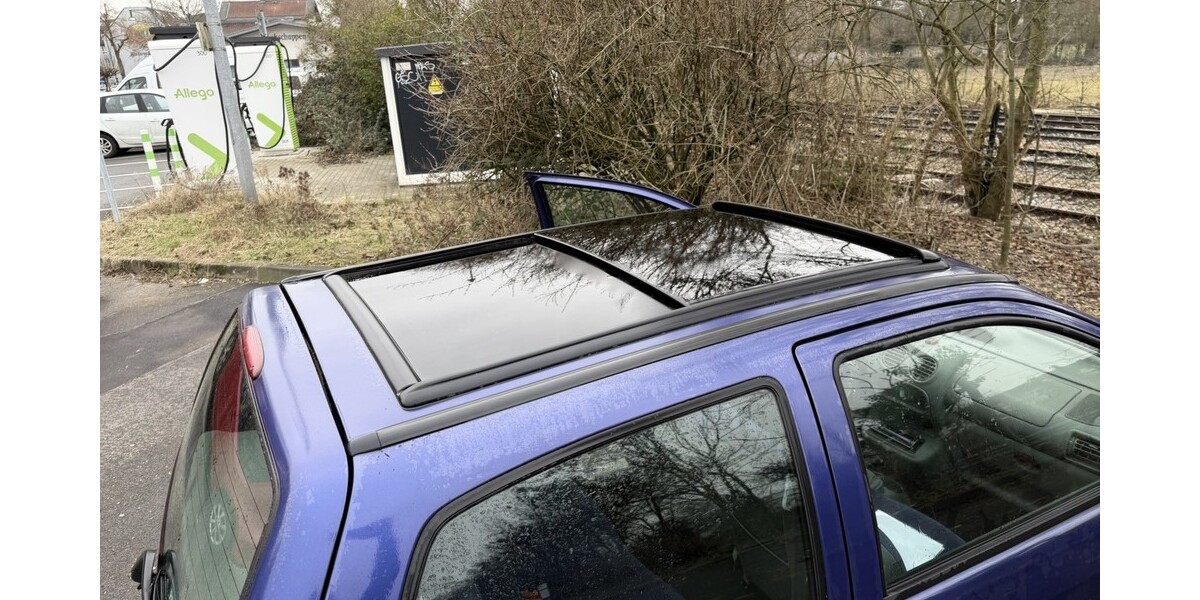 Renault Twingo 140.468 km 1.699 &euro; Krefeld 47798