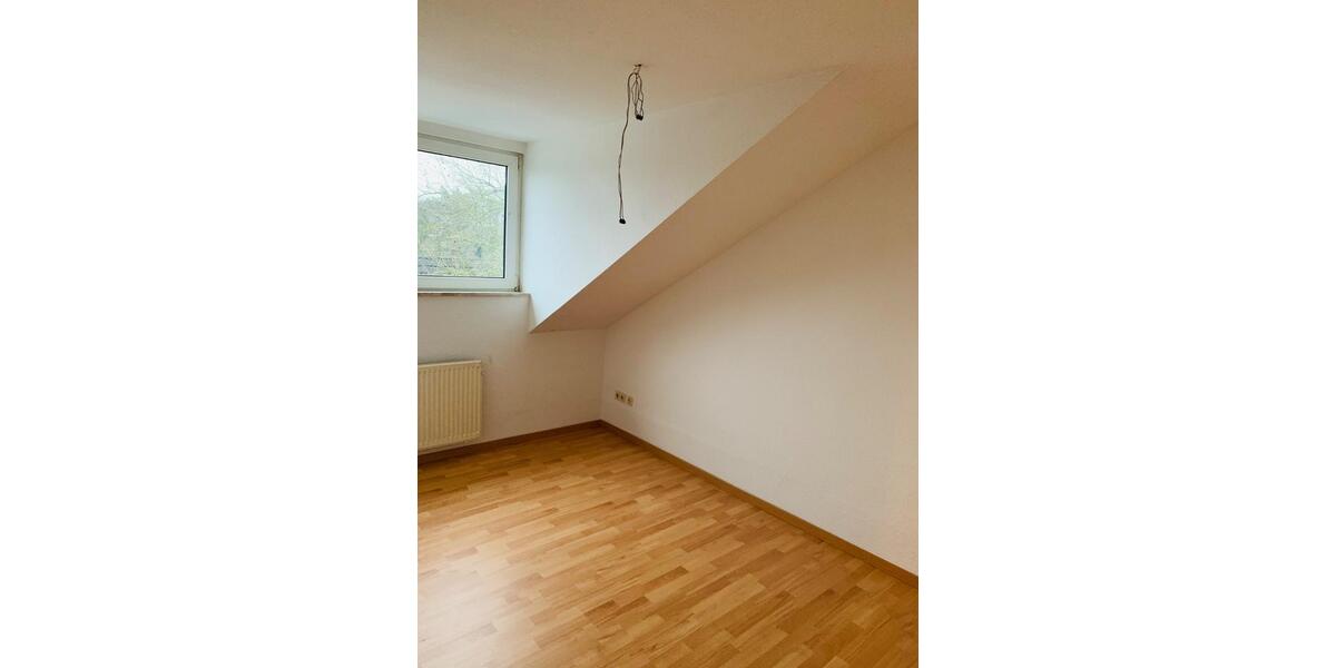 Dachgeschoßwohnung Essen Stadtbezirk VII - 3 Zimmer, 65 m&sup2;, 600&euro; | Angebot:25635910