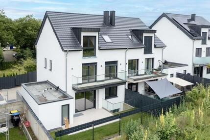 Erstbezug: Geräumige 6-Zimmer-Doppelhaushälfte mit gehobener Innenausstattung in Meerbusch