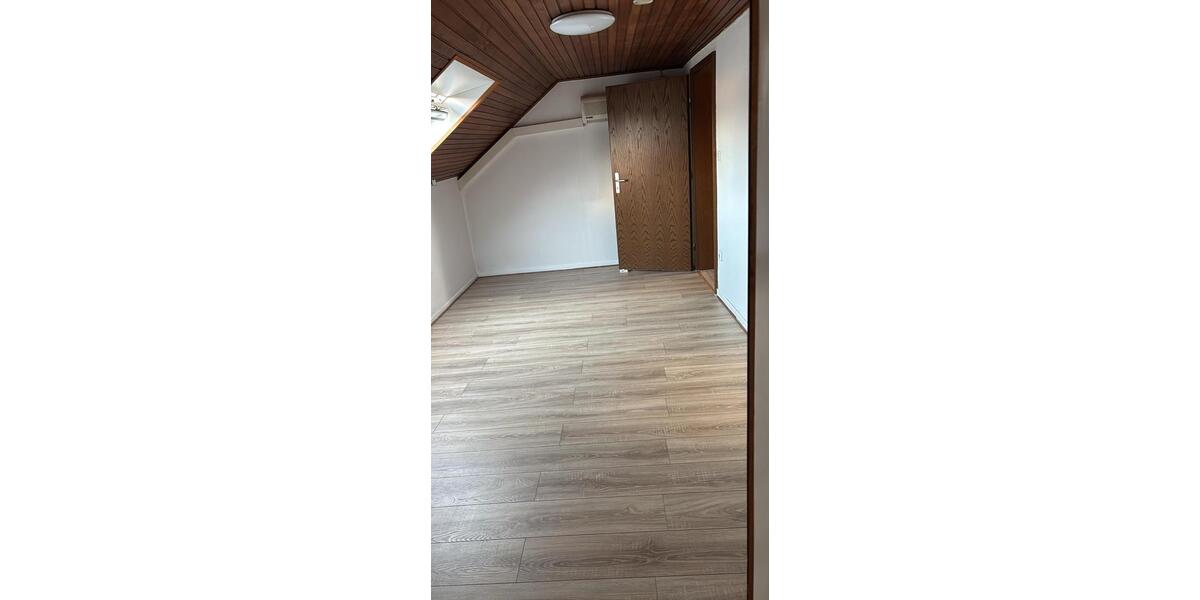 Dachgeschoßwohnung Oberhausen - 2 Zimmer, 45 m&sup2;, 650&euro; | Angebot:26359720