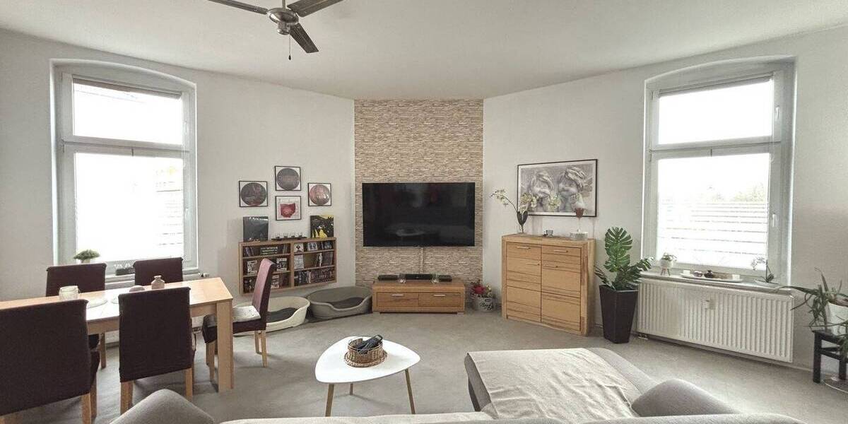 Helle Eigentumswohnung mit 5 Zimmern und Altbau-Charme 5 zimmer