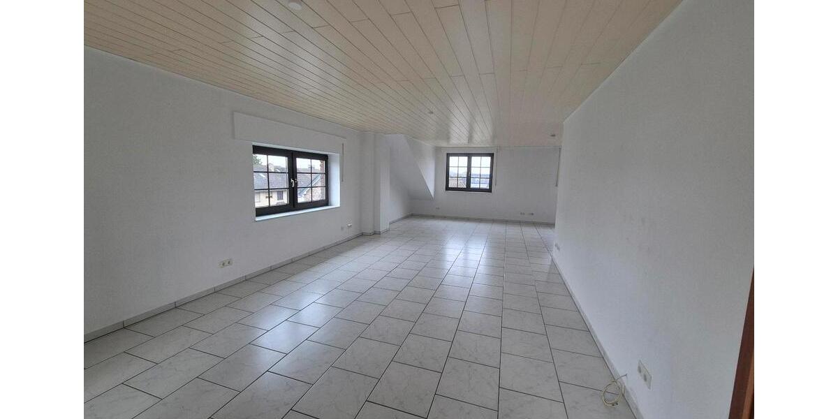 Dachgeschoßwohnung Duisburg Hochheide - 2 Zimmer, 90 m&sup2;, 896&euro; | Angebot:26200652
