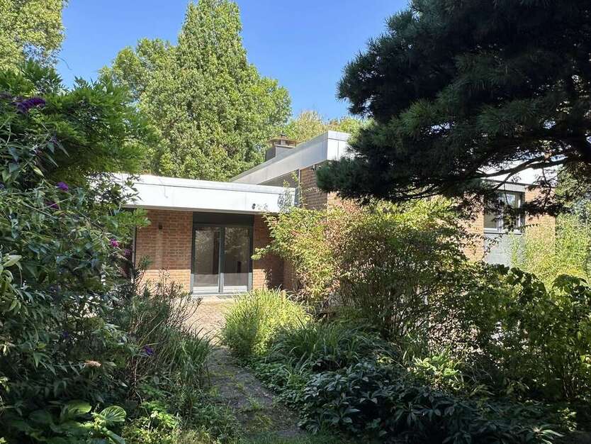 Haus zum Kaufen in Ratingen 1.090.000 € 320 m²