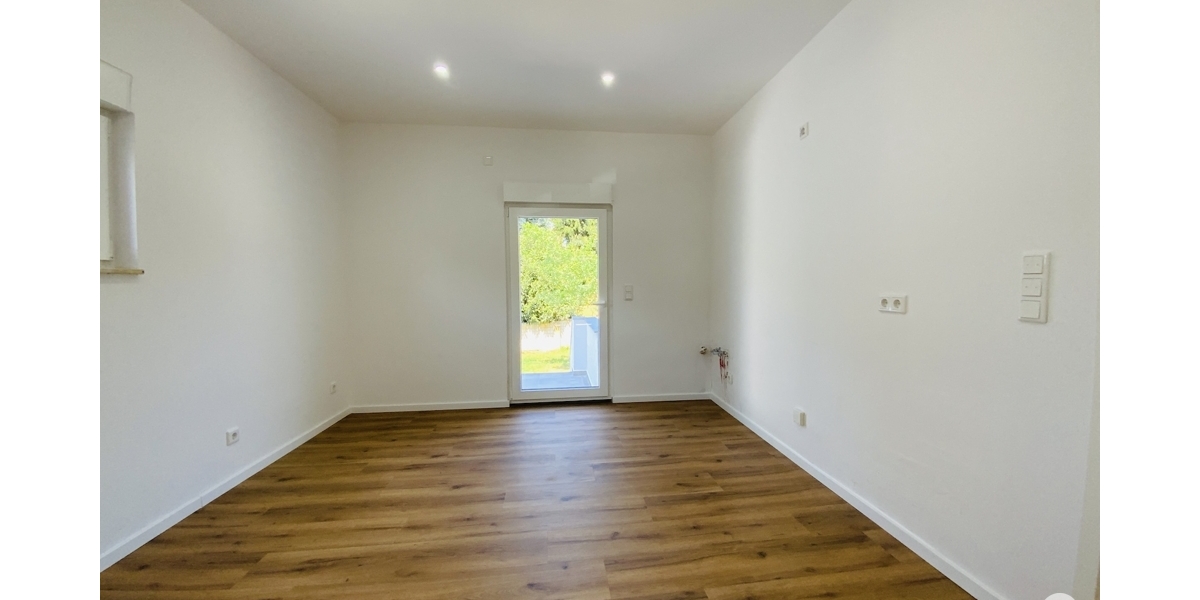 Einfamilienhaus mit 5 Zimmern und 2 Bädern, großem Garten ideal für Familien. Komplett saniert! - Einfamilienhaus Düsseldorf / Rath Rath | Angebot:27112998