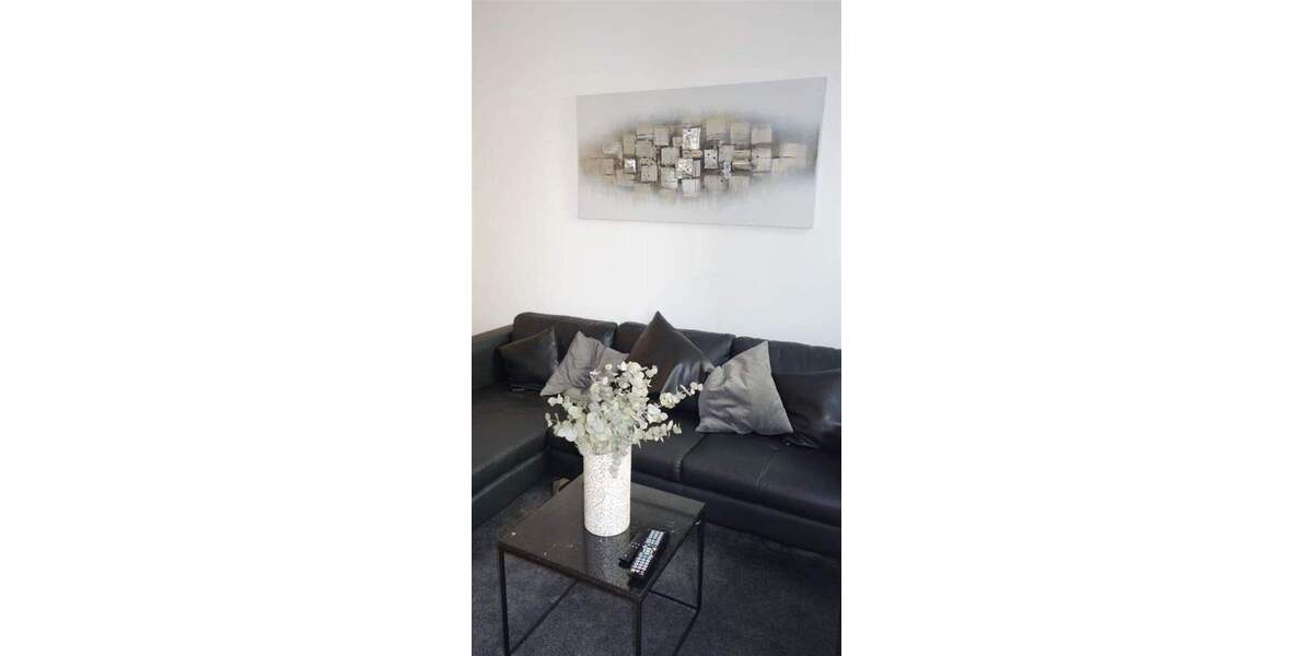 2 Zimmer Wohnung mit Fußbodenheizung und Balkon. EBK käuflich. Nur für eine Person geeignet. 2 zimmer