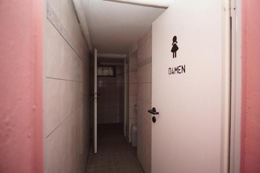 ~ Sanierungsbedürftige Gaststätte FREI ~ zimmer