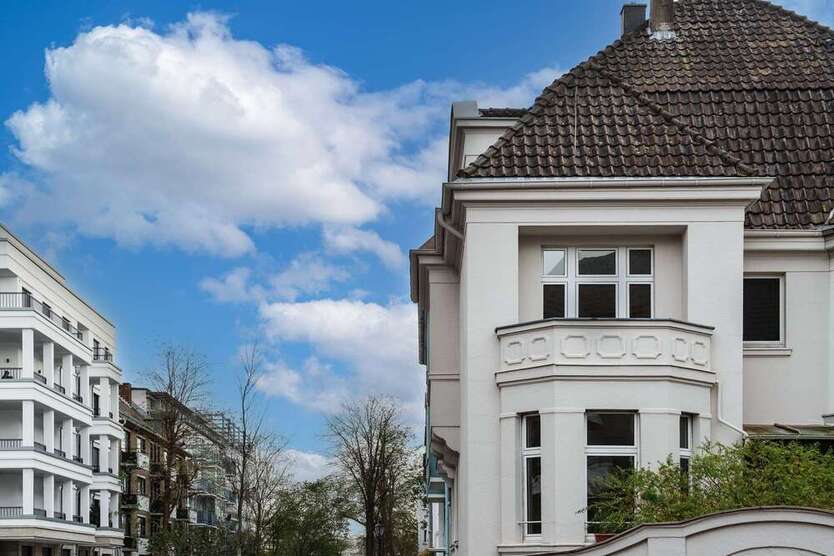 Haus zum Kaufen in Düsseldorf 1.980.000 € 262 m²