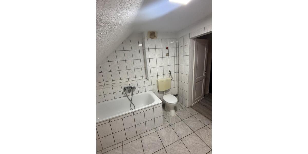 Dachgeschoßwohnung Duisburg Hamborn - 2.5 Zimmer, 60 m&sup2;, 600&euro; | Angebot:26448002