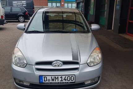 Hyundai Accent 110.000 km 2.799 &euro; Düsseldorf 40231
