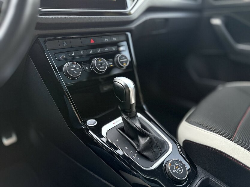 VW T-Roc R-Line 4Motion / CAM / PANO / Standheizung 95.788 km 24.990 € Mönchengladbach 41066