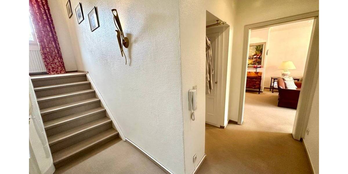 Modernisiertes Zweifamilienhaus mit großer Eigentümerwohnung in Alt-Hamborn! 6 zimmer