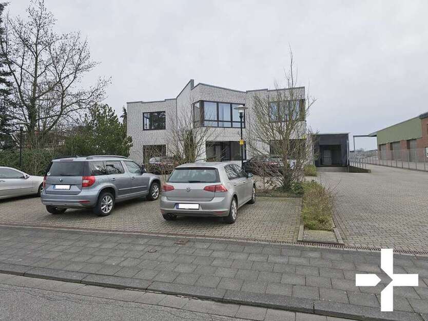 Halle in Mönchengladbach - Giesenkirchen 1.300.000 € 768 m²
