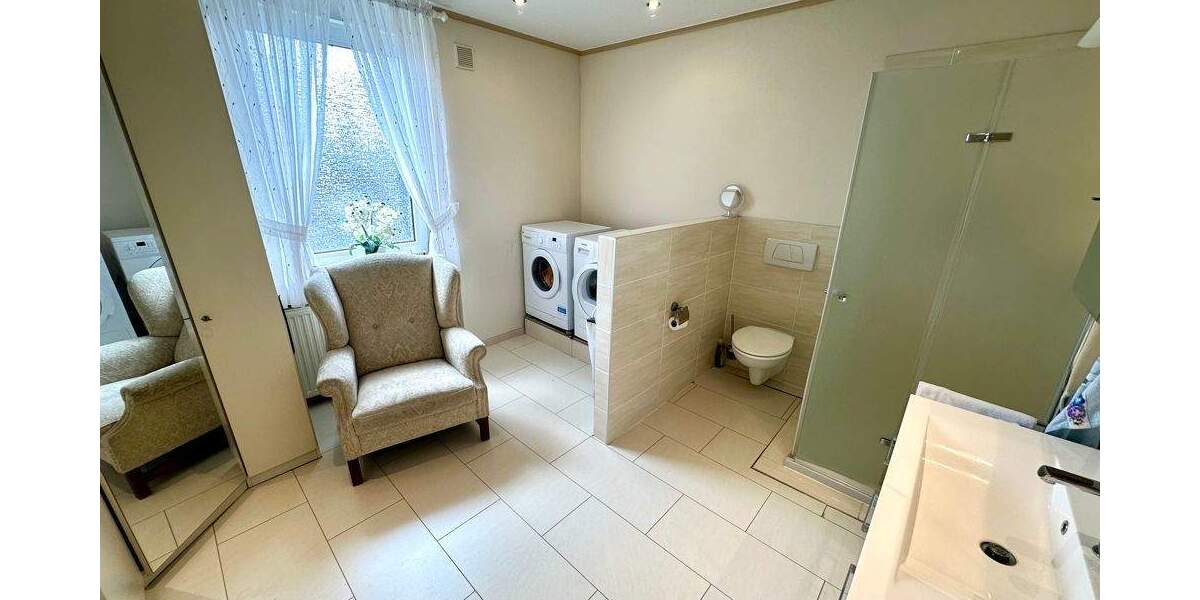 Modernisiertes Zweifamilienhaus mit großer Eigentümerwohnung in Alt-Hamborn! 6 zimmer