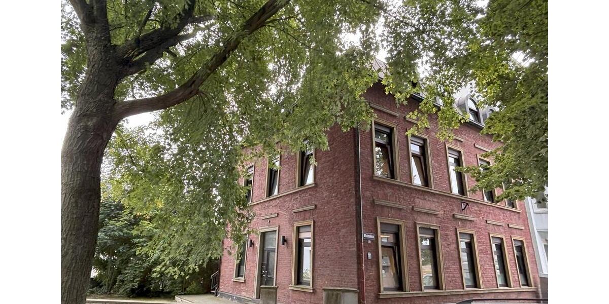 Repräsentatives Wohn- und Bürohaus (ehem. NotariatKanzlei) 17 zimmer