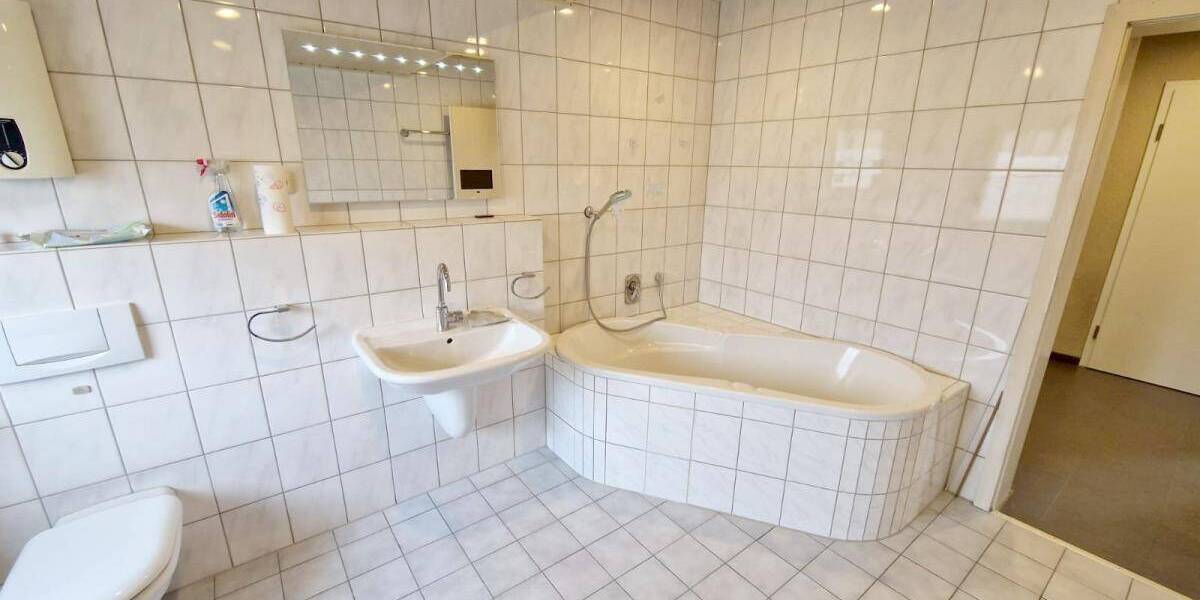 Etagenwohnung Oberhausen Schlad - 3 Zimmer, 100 m&sup2;, 685&euro; | Angebot:26489386
