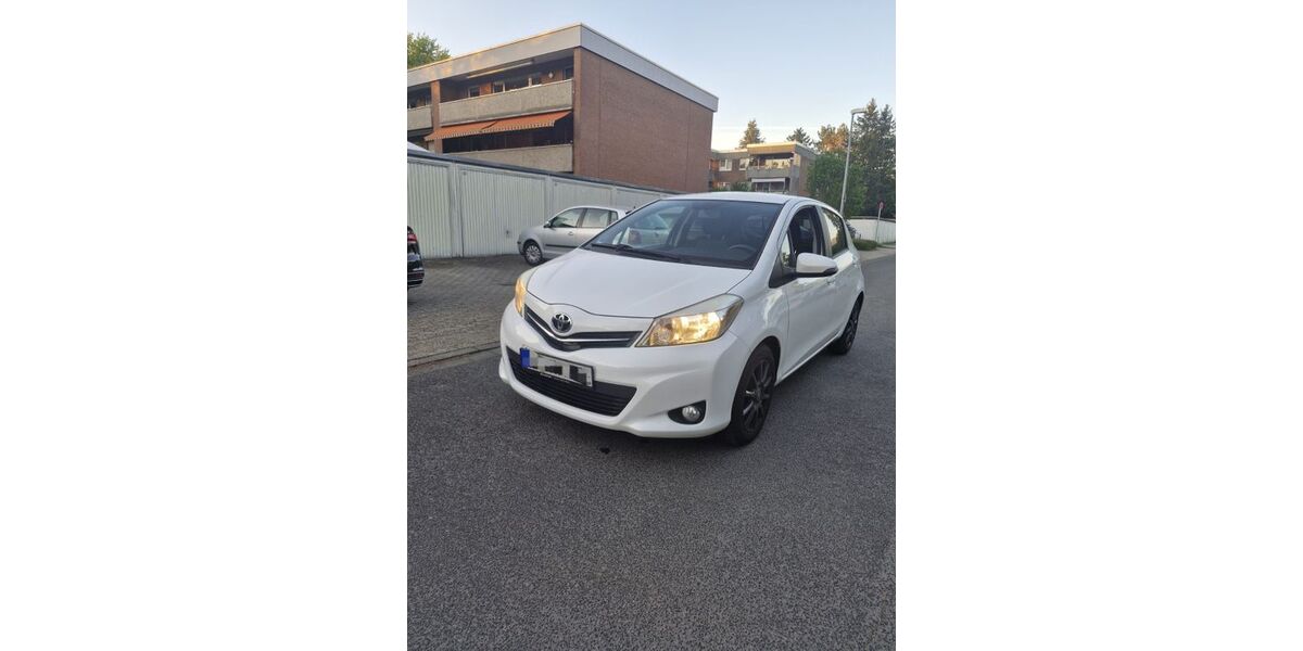 Toyota Yaris 68.100 km 8.950 &euro; Düsseldorf 40599
