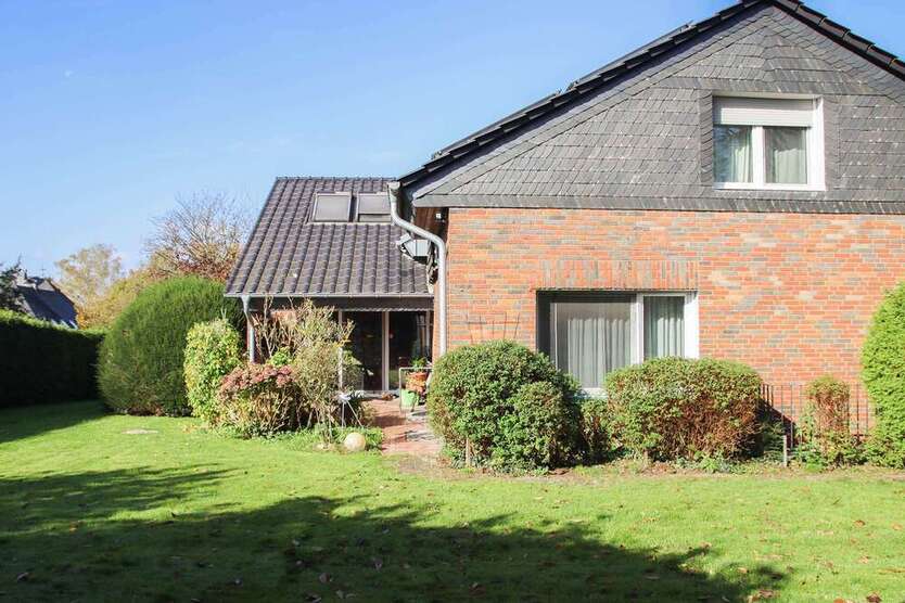 Haus zum Kaufen in Düsseldorf 1.150.000 € 240 m²