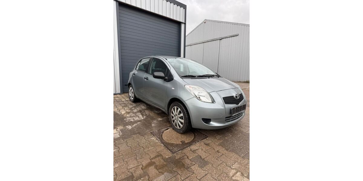 Toyota Yaris 80.000 km 3.999 &euro; Duisburg 47239
