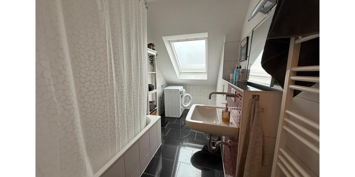 Dachgeschoßwohnung Duisburg Duisburg-Mitte - 3.5 Zimmer, 65 m&sup2;, 119.000&euro; | Angebot:25908168