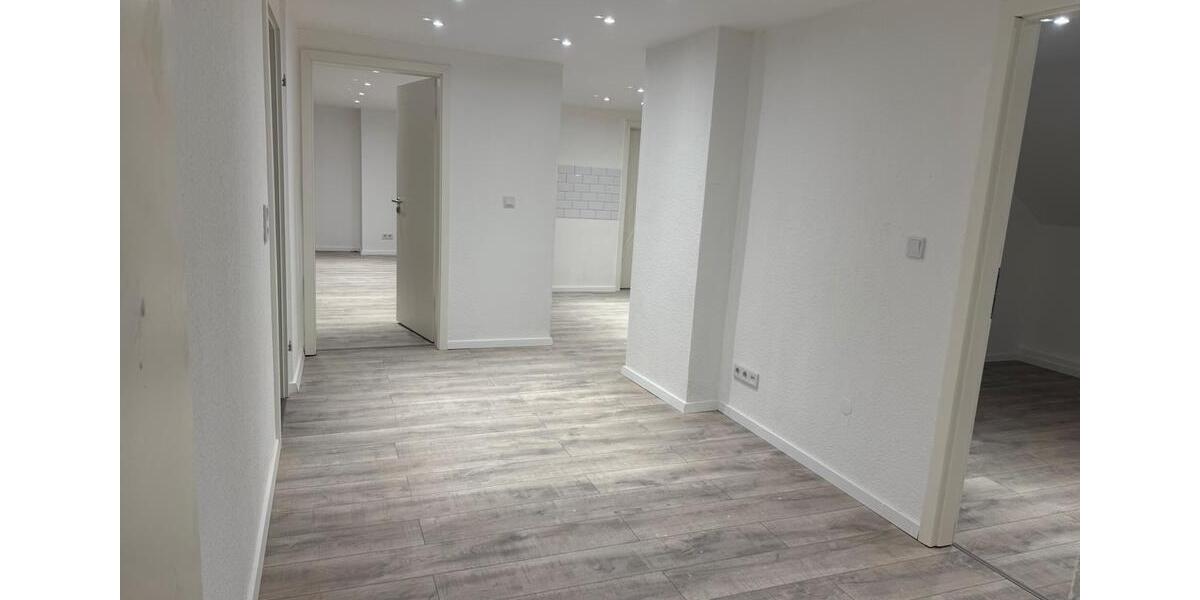 Dachgeschoßwohnung Duisburg Rheinhausen - 4.5 Zimmer, 90 m&sup2;, 900&euro; | Angebot:25142369