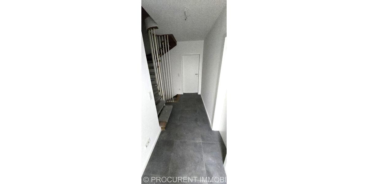 Kernsaniert . . Energetisch optimiert . . Wie neu! Schönes Reihenhaus in Krefeld Dyklage. Einziehen und sich wohlfühlen! 4 zimmer