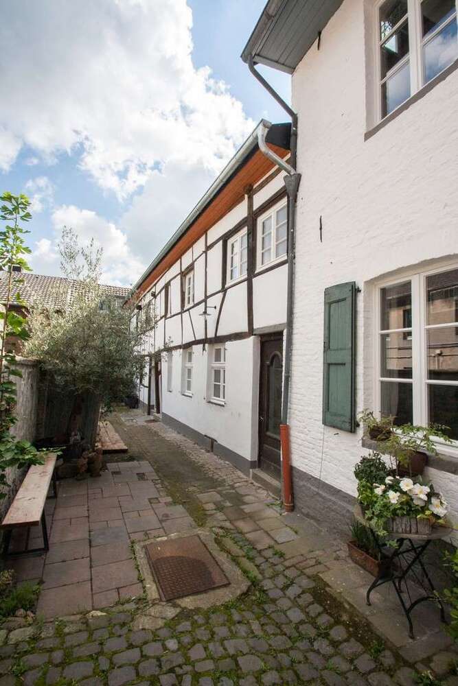 Haus zum Kaufen in Krefeld 250.000 € 75 m²