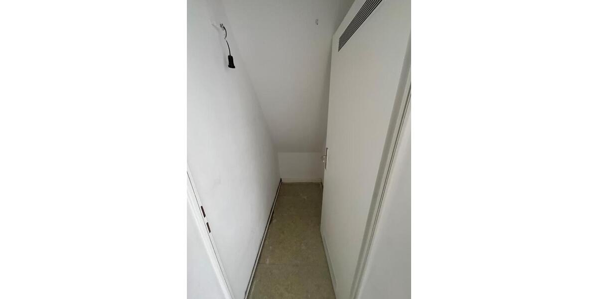 Dachgeschoßwohnung Duisburg Hamborn - 2.5 Zimmer, 55 m&sup2;, 369&euro; | Angebot:24807016