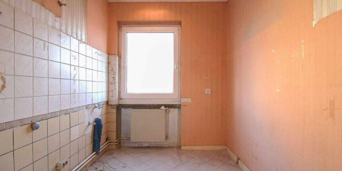 Paketangebot: Zwei Wohnungen mit Ausbaupotenzial DG, Balkon und Stellplatz in Duisburg-Obermeiderich 5 zimmer