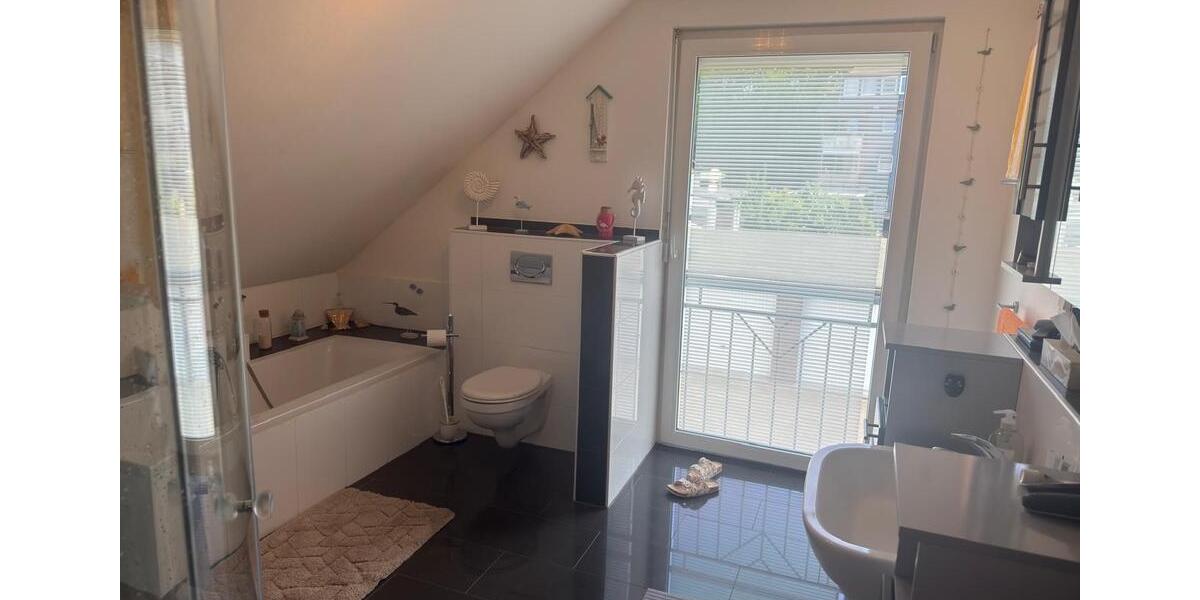 Dachgeschoßwohnung Duisburg Duisburg-Mitte - 2.5 Zimmer, 65 m&sup2;, 189.000&euro; | Angebot:26815438