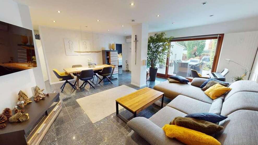 Haus zum Kaufen in Oberhausen 499.000 € 236 m²