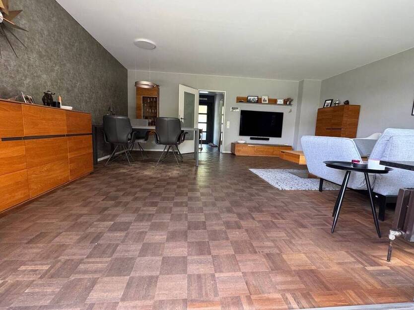 KR-BOCKUM! Einfamilienhaus MIT VIELSEITIGEM RAUMKONZEPT, GROSSEM GARTEN, GARAGE U. STELLPLÄTZEN!