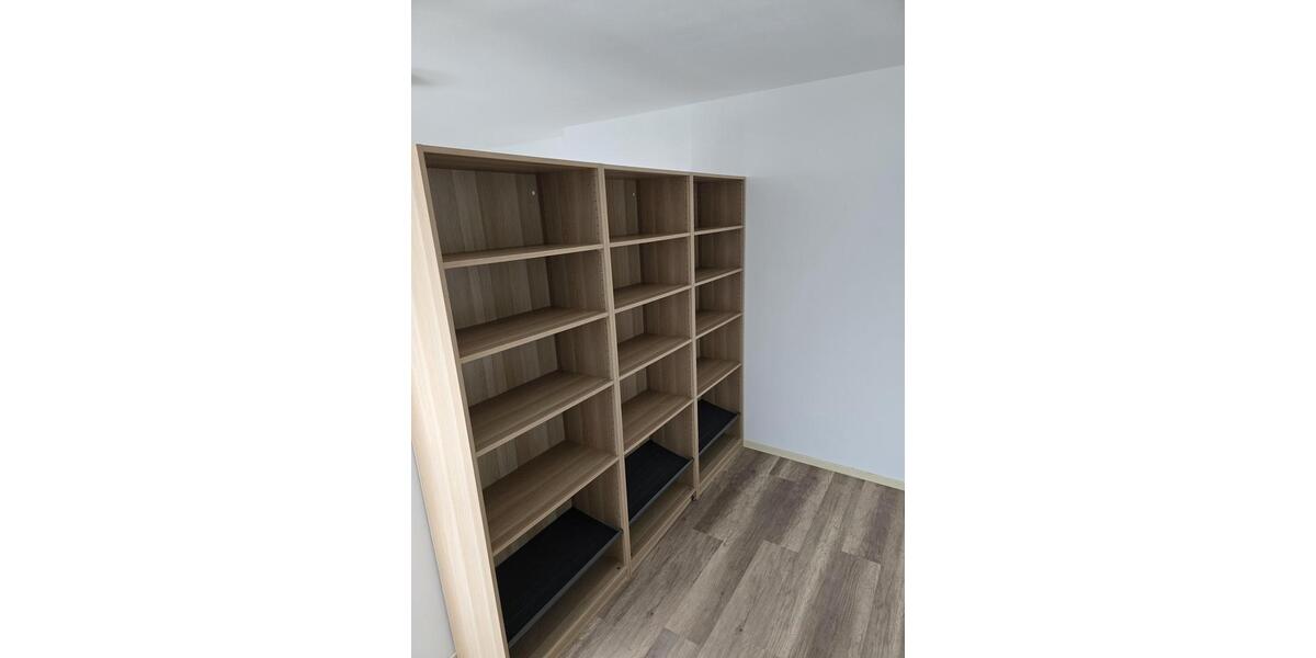 Modernes Reihenendhaus nebst 2 Garagen, Küche, Garten 4 zimmer