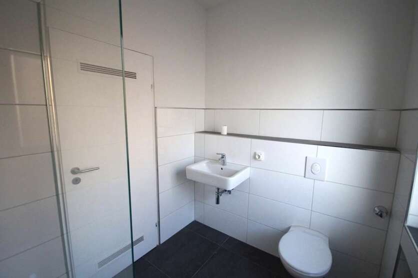 Haus zum Kaufen in Krefeld 449.000 € 296.63 m²