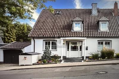 LUXURIÖSES TRAUMHAUS MIT POOL - Haus Essen Stadtbezirk II | Angebot:24573356