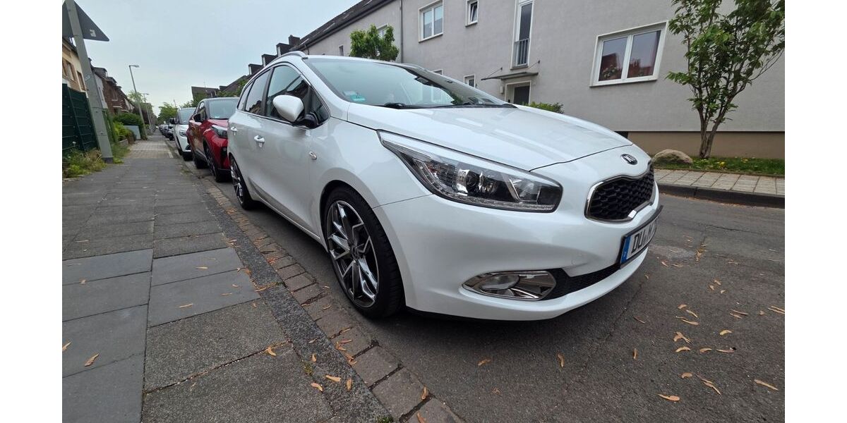 Kia ceed Sportswagon 120.000 km 9.000 &euro; Duisburg 47054