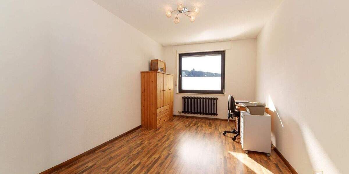 Mehrfamilienhaus, Wohnhaus Krefeld / Fischeln Fischeln - 5 Zimmer, 150 m&sup2;, 499.000&euro; | Angebot:25474041