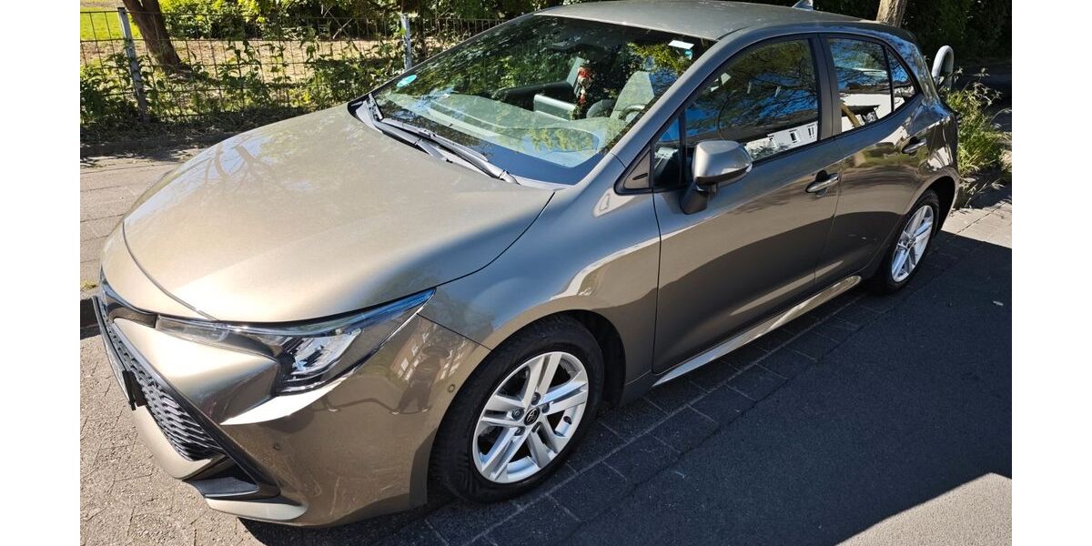 Toyota Corolla 51.000 km 19.900 &euro; Düsseldorf 40211