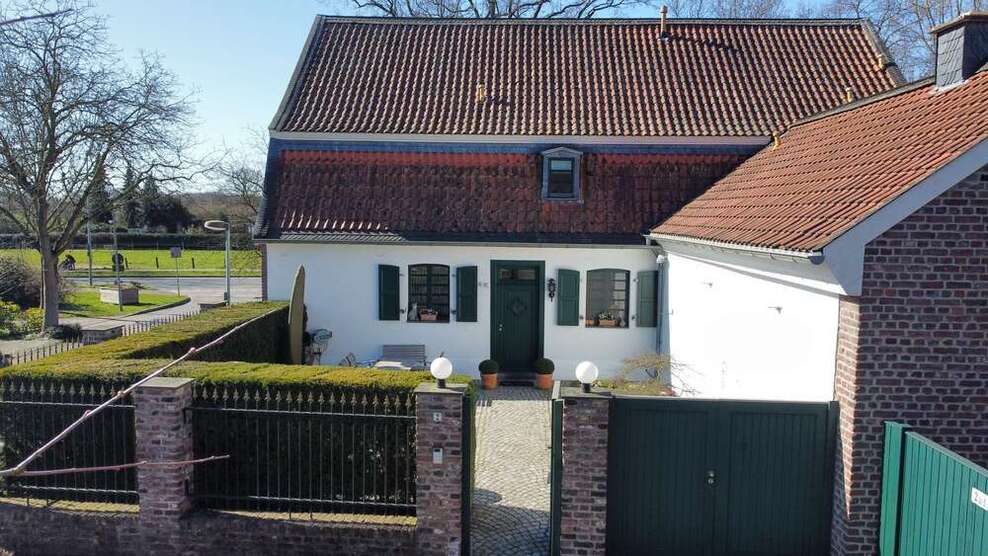 Haus zum Kaufen in Krefeld 479.000 € 140 m²