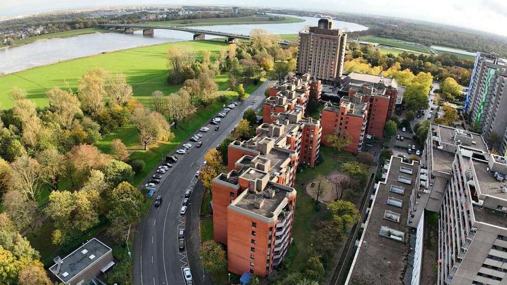 Wohnung zum Kaufen in Neuss 160.000 € 79.6 m² 3 zimmer