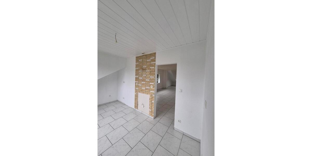 Dachgeschoßwohnung Duisburg Hochheide - 2 Zimmer, 90 m&sup2;, 896&euro; | Angebot:26200652