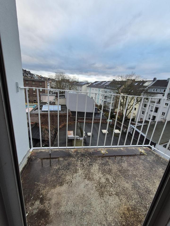 Appartement neu zentral günstig zur Uni und Innenstadt mit kleinem Balkon zimmer