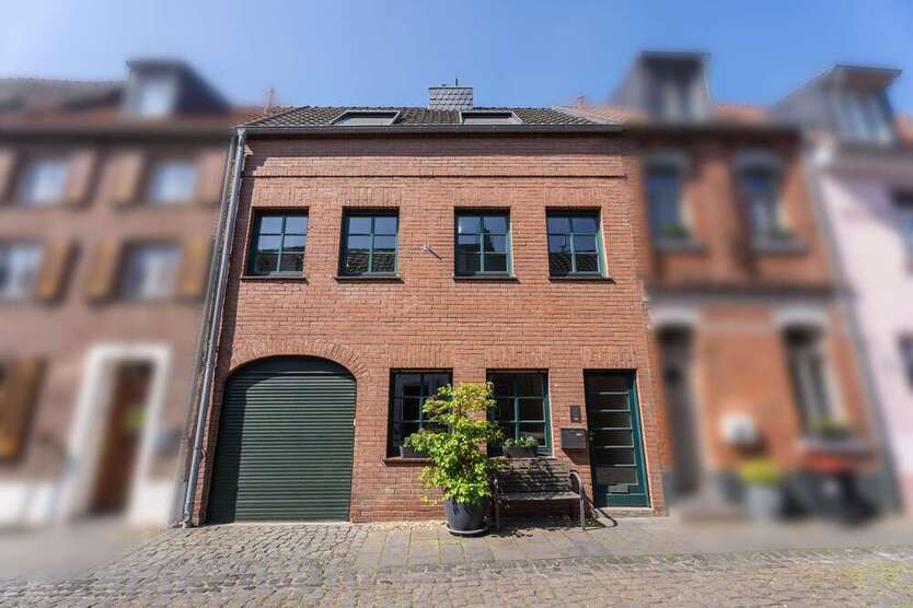 Haus zum Kaufen in Krefeld 398.000 € 122.62 m²