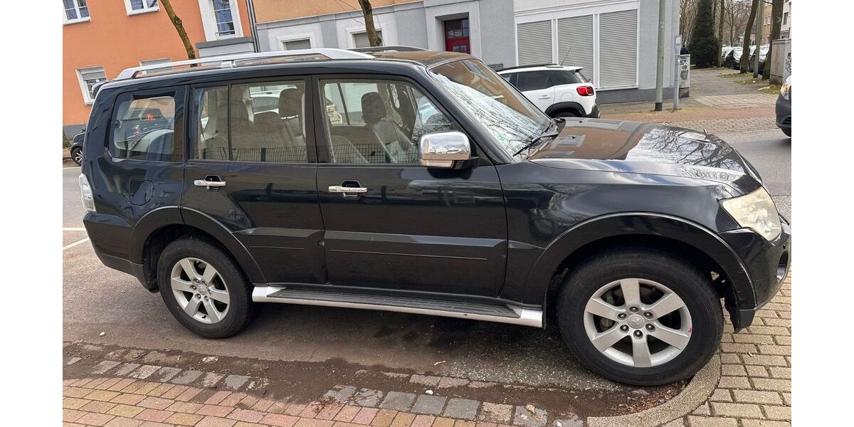 Mitsubishi Pajero 191.505 km 6.999 &euro; Duisburg 47057