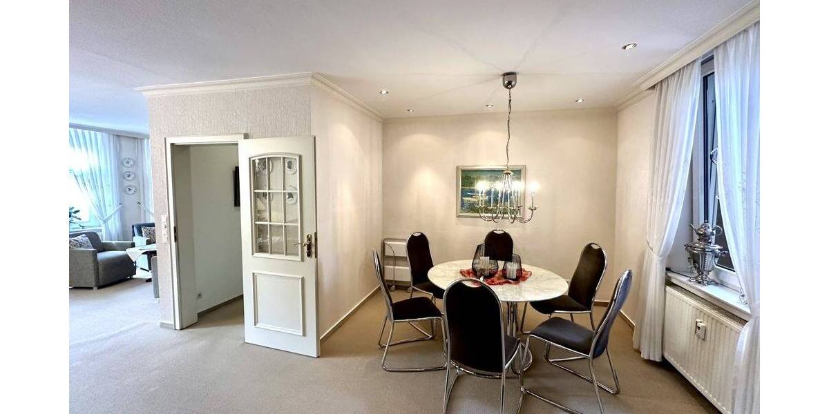 Modernisiertes Zweifamilienhaus mit großer Eigentümerwohnung in Alt-Hamborn! 6 zimmer