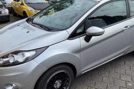 Ford Fiesta 83.000 km 4.999 &euro; Neuss 41462