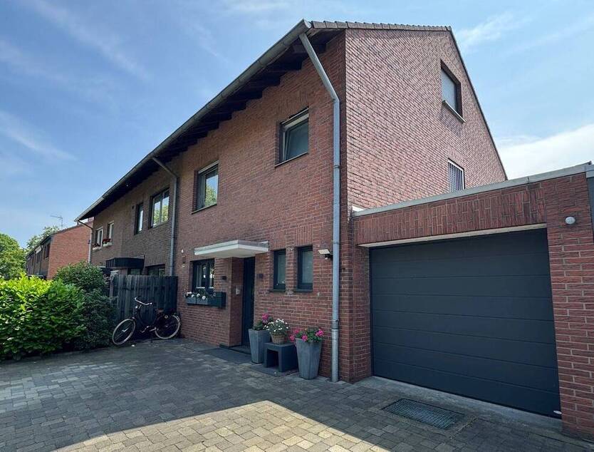 KR-BOCKUM! Einfamilienhaus MIT VIELSEITIGEM RAUMKONZEPT, GROSSEM GARTEN, GARAGE U. STELLPLÄTZEN!