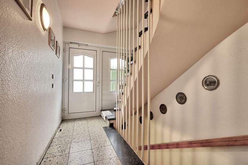 Ein Zuhause, das Generationen verbindet - Gepflegtes Zweifamilienhaus mit Garten 6 zimmer