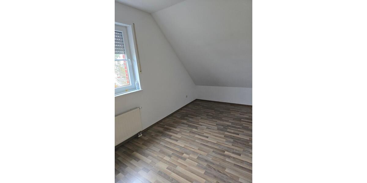 Dachgeschoßwohnung Duisburg Hochheide - 3 Zimmer, 58 m&sup2;, 590&euro; | Angebot:26206899